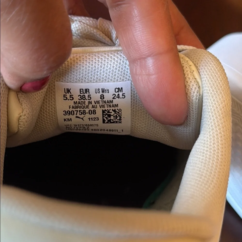 New No tag Puma Women’s Off-White Leather Platform sneakers size 8